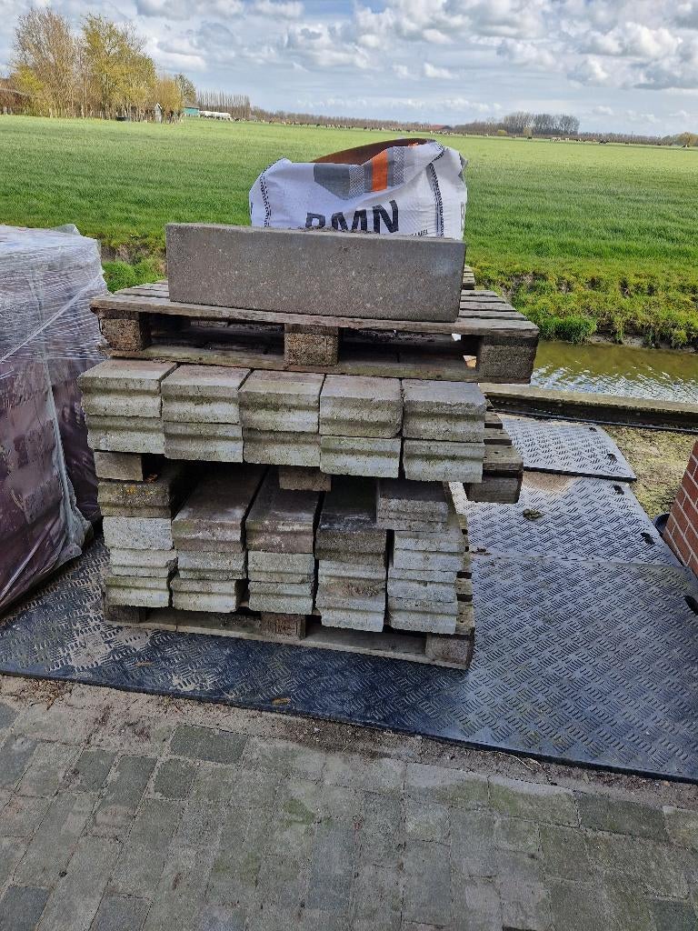 Te koop straatwerk en trottior banden, Ophalen, Gebruikt