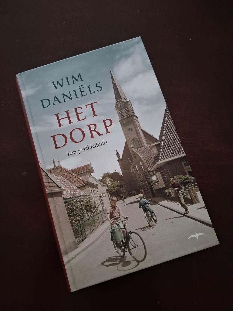 Wim Daniëls - het dorp, Ophalen of Verzenden, Zo goed als nieuw