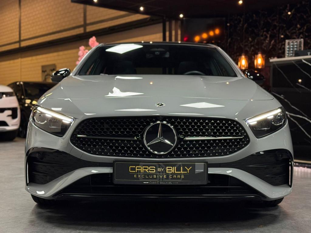 Mercedes-Benz A-klasse 200 Business Solution AMG|PANO|STOELV, Gebruikt, 163 pk, Bedrijf, 1600 kg
