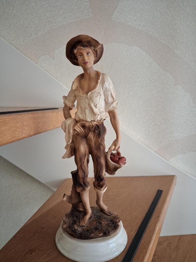 Beeld op marmeren sokkel, Ophalen of Verzenden