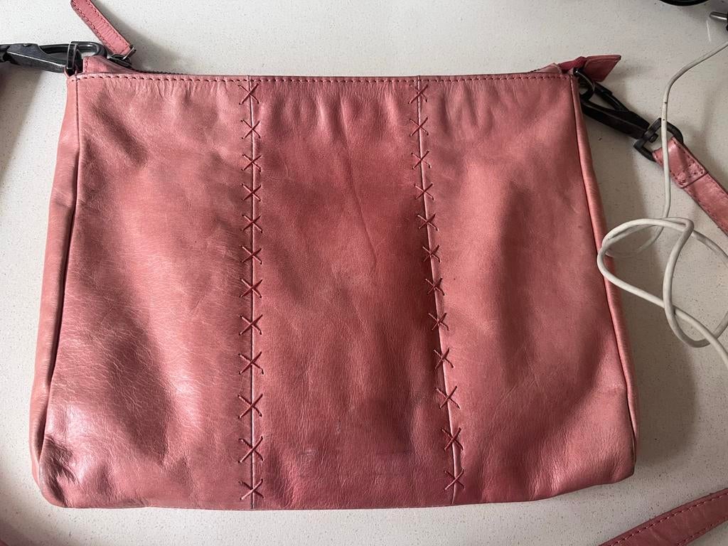 Lederen tas roze FredsBruder, Sieraden, Tassen en Uiterlijk, Tassen | Schoudertassen, Overige merken, Gebruikt, Ophalen of Verzenden