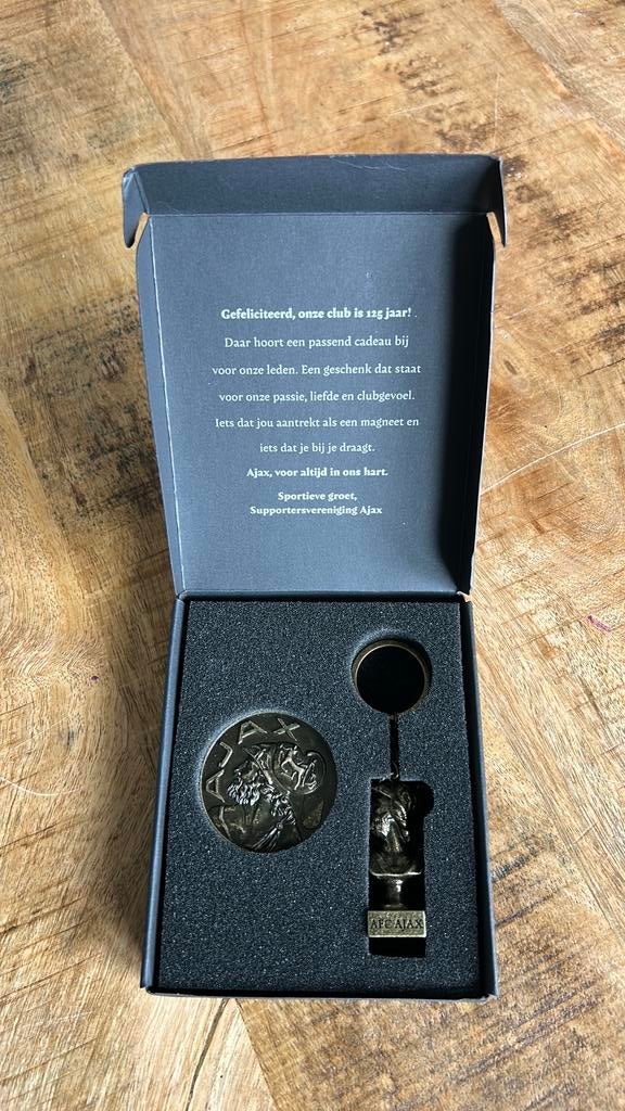 125 jaar jubileum Ajax sleutelhanger, Ophalen of Verzenden, Nieuw, Sport
