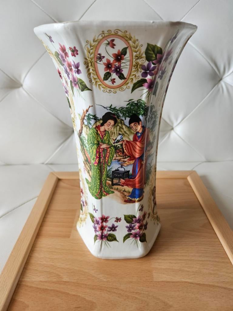 Royal Schwabap vaas met Aziatische afbeeldingen, Ophalen of Verzenden