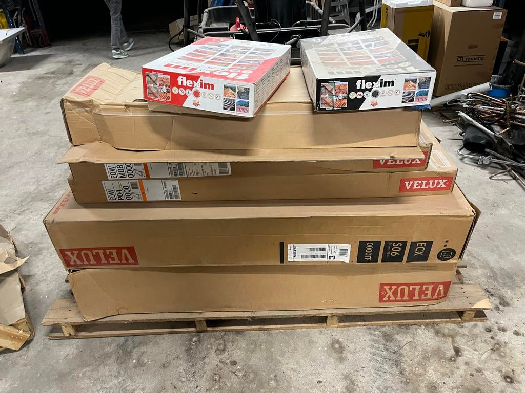 Partij Velux artikelen en benodigdheden met rolgordijnen, Ophalen, Nieuw, 80 tot 120 cm, Dakraam