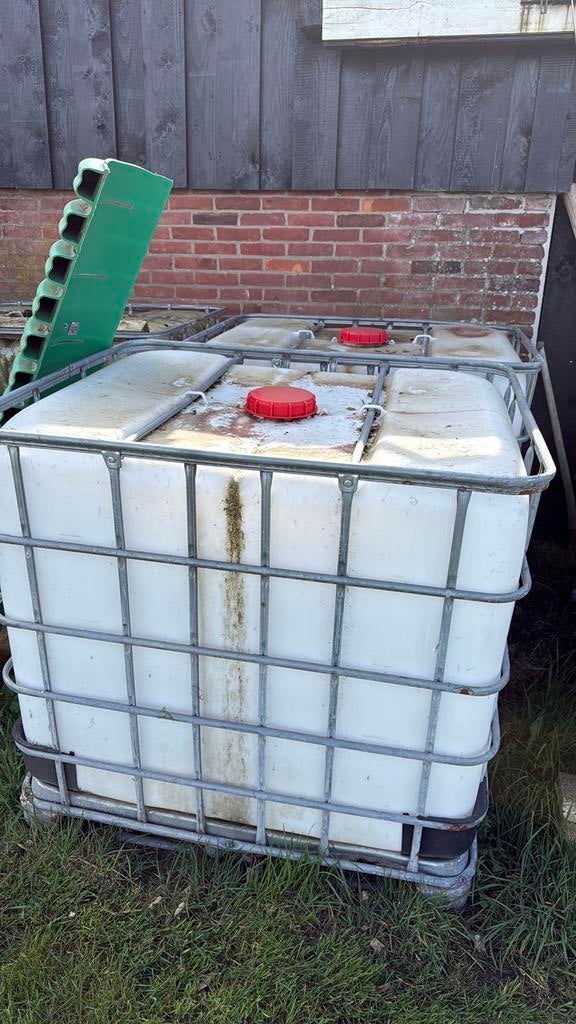 Drie ibc bakken, 150 liter of meer, Ophalen, Zo goed als nieuw
