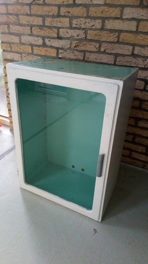 oude vitrinekast ziekenhuis, Huis en Inrichting, Kasten | Vitrinekasten, Ophalen, Gebruikt, 50 tot 100 cm, 150 tot 200 cm