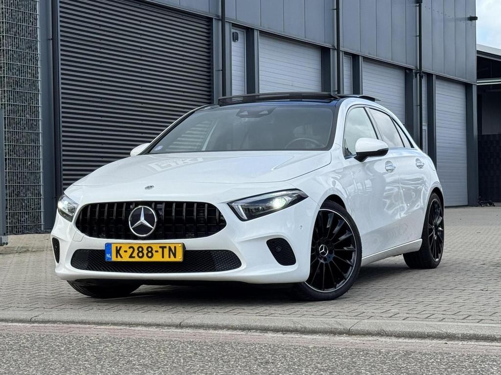 Mercedes A-klasse 180 Premium Plus Pano|Memory|Ambient Light, 136 pk, Gebruikt, 4 cilinders, Wit