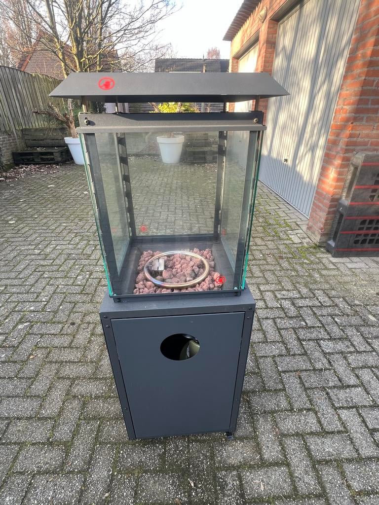 Terrasverwarmer op gas met glazen ombouw, Ophalen, Gebruikt, Gas, Vloer