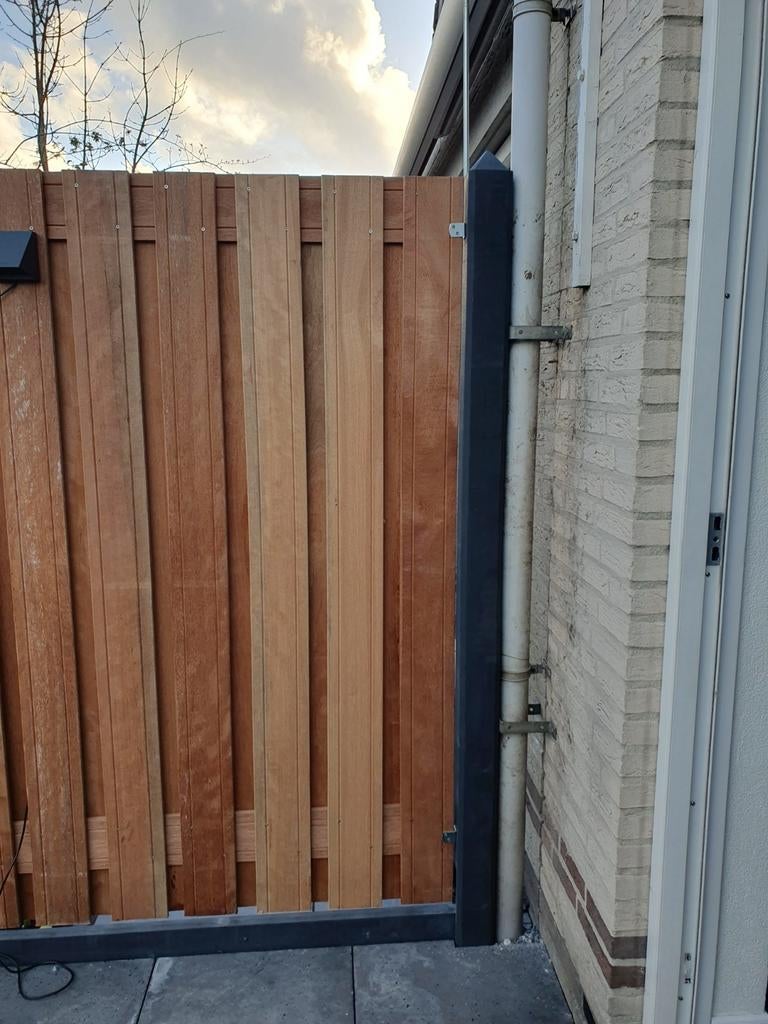 Betonpaal voor schutting, Ophalen, Zo goed als nieuw, Minder dan 3 meter