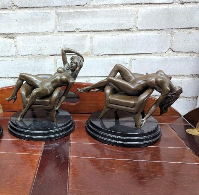 Twee!!! Verschillende  bronzen beelden van liggende vrouwen, Ophalen of Verzenden