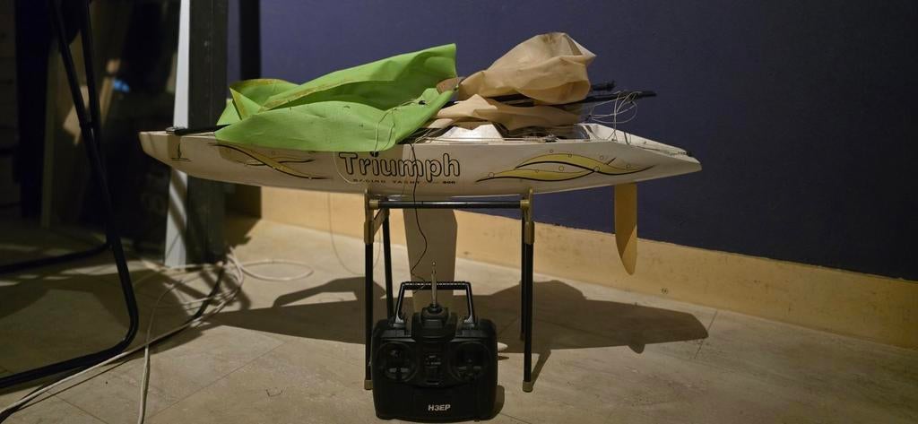 Triumph radiografische zeilboot met zender - werkend, Ophalen, Gebruikt, Groter dan 1:32, Overige merken