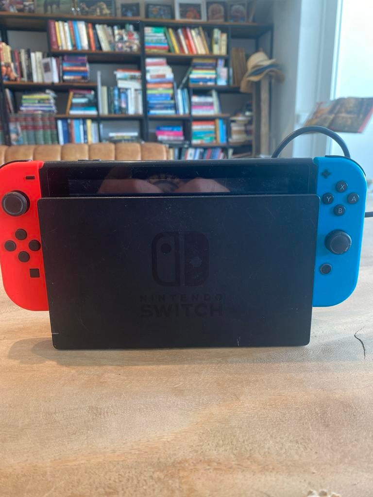 Nintendo Switch - Prima staat met games (Fifa, FC24), Met 2 controllers, Ophalen of Verzenden, Switch Original, Gebruikt