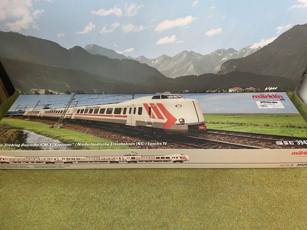 Märklin 39426 Elektrisch treinstel 'Martinair Holland' NS, Hobby en Vrije tijd, Modeltreinen | H0, Wisselstroom, Treinset, Nieuw