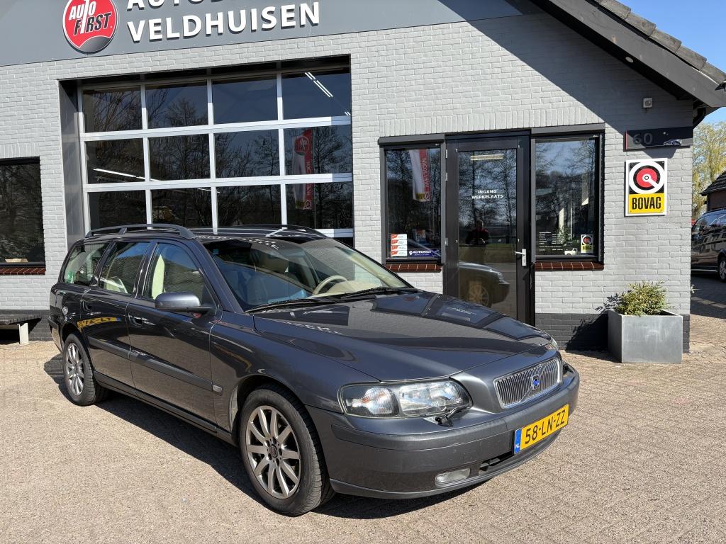 Volvo V70 automaat 2.5 T Gtr.Titanium (bj 2003), Auto's, Automaat, 1566 kg, 2521 cc, 93 €/maand