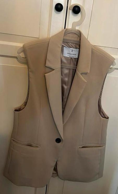 Stradivarius nieuwe gilet beige maat M, Kleding | Dames, Ophalen of Verzenden, Zo goed als nieuw
