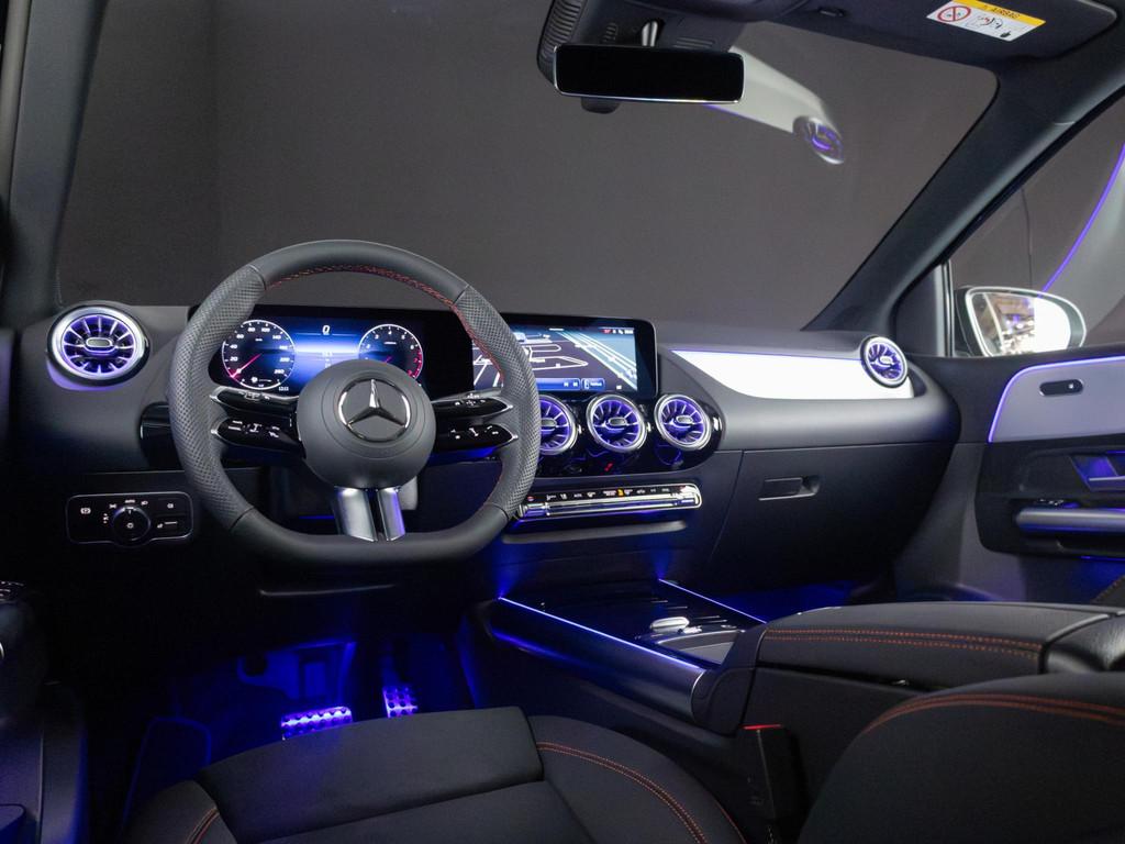 Mercedes-Benz B-Klasse 180 Star Edition Limited Panorama dak, 745 kg, Gebruikt, 4 cilinders, Zwart