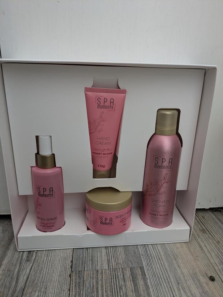 SPA Moments Cadeauset Honey Bloom - 4 Delig, Ophalen of Verzenden, Nieuw, Bad & Douche