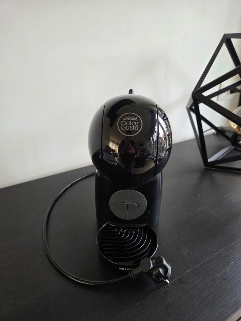 Nescafé Dolce Gusto koffiezetapparaat, Witgoed en Apparatuur, Koffiezetapparaten, Ophalen, Koffiemachine, Zo goed als nieuw, 2 tot 4 kopjes