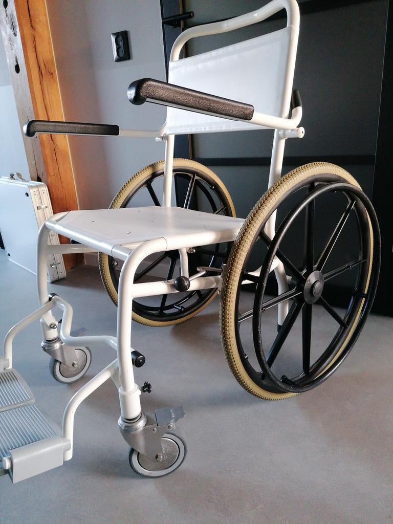 Linido Rolstoel Douche Zwembad Douchestoel Doucherolstoel, Ophalen, Zo goed als nieuw, Duwrolstoel