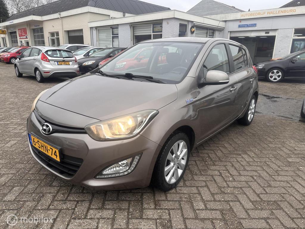 Hyundai i20 1.2i i-Deal, Auto's, Euro 5, Gebruikt, 31 €/maand, 4 cilinders