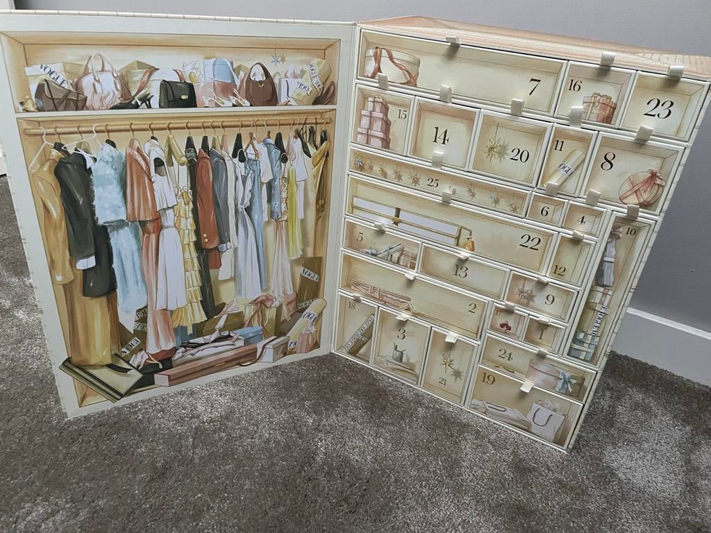 Vogue Adventskalender 2025 Doos (leeg), Ophalen, Zo goed als nieuw