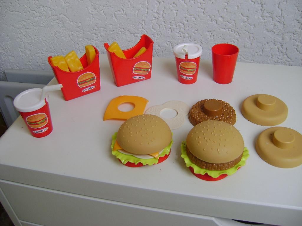 mc donald set hamburgers kunnen uit elkaar patat milkshake, Ophalen of Verzenden, Zo goed als nieuw, Kunststof, Speelkeuken-accessoire