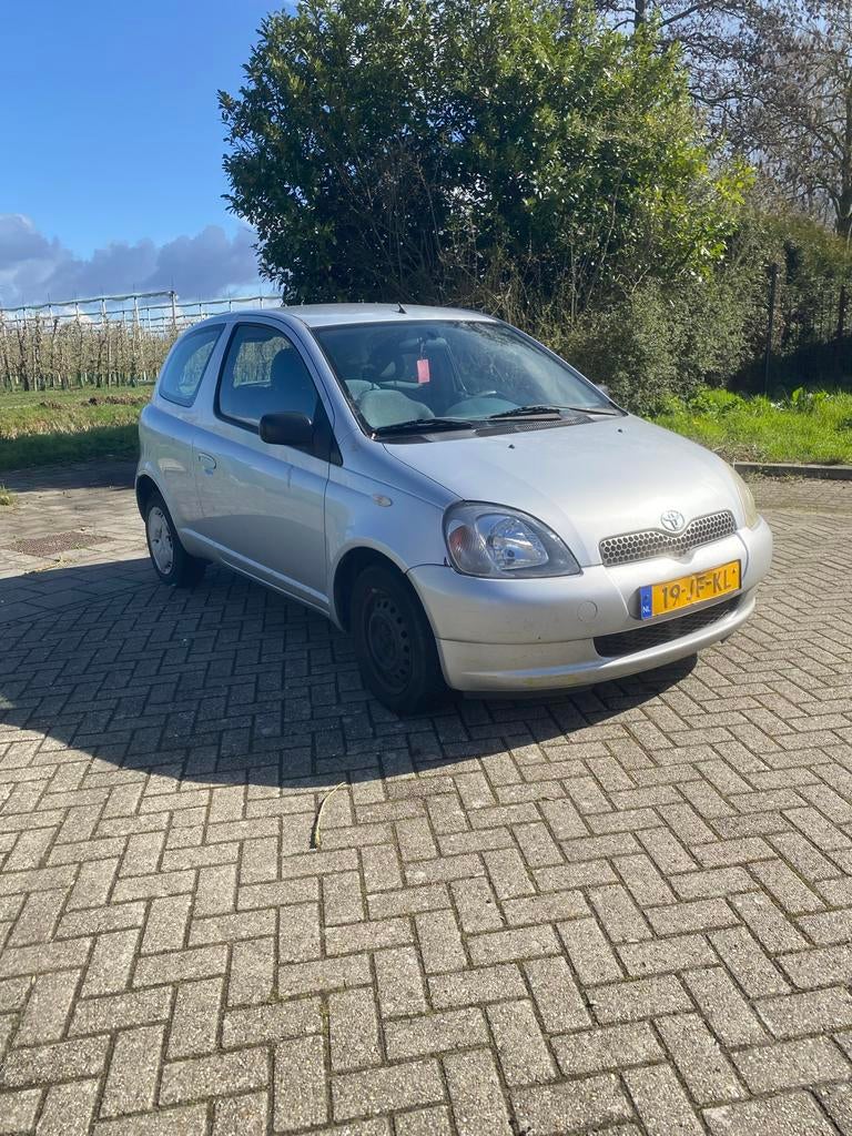Toyota Yaris 1.3 16V 3DR Linea Luna 2002 Grijs, Auto's, Toyota, Voorwielaandrijving, 1299 cc, Stof, 31 €/maand