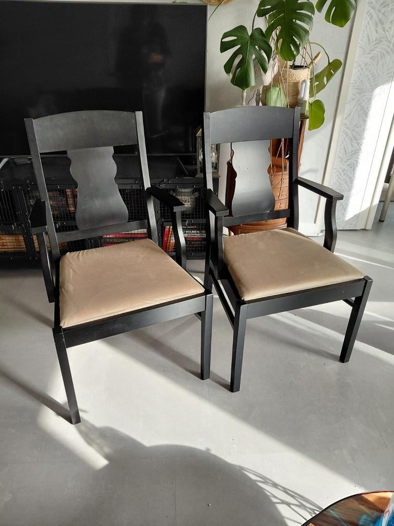 Twee zwarte Ikea stoelen met armleuningen, Huis en Inrichting, Stoelen, Ophalen, Gebruikt, Twee, Zwart