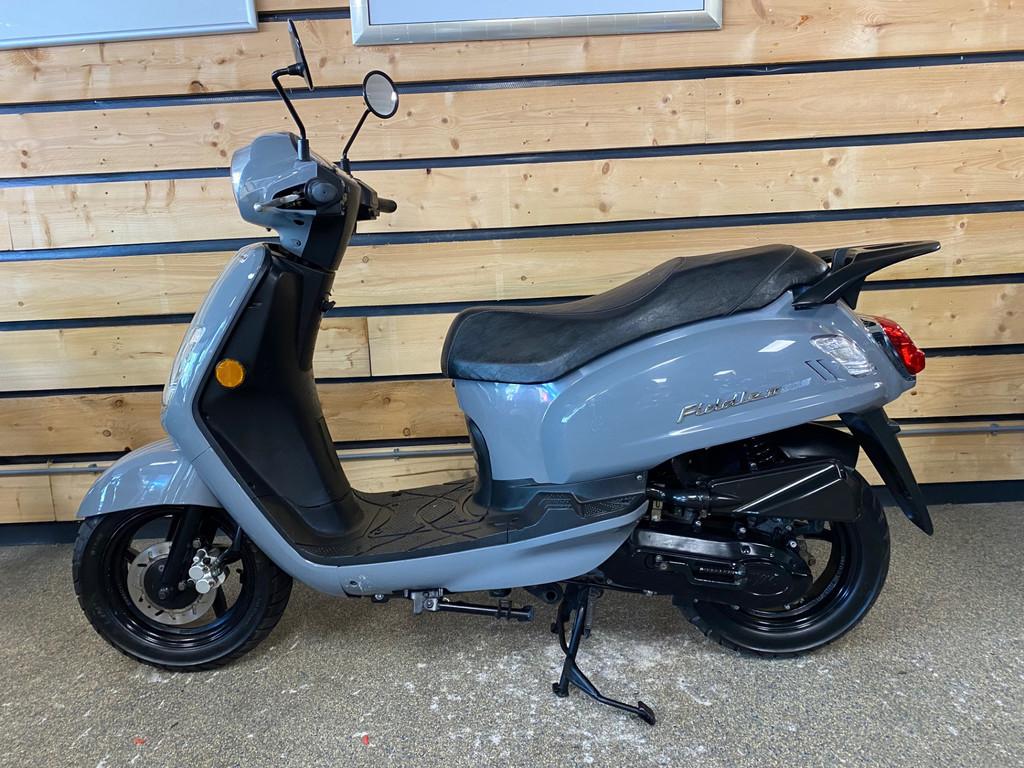 SYM Bromscooter Fiddle II (bj 2021), Fietsen en Brommers, Scooters | SYM, Gebruikt, Fiddle, Benzine