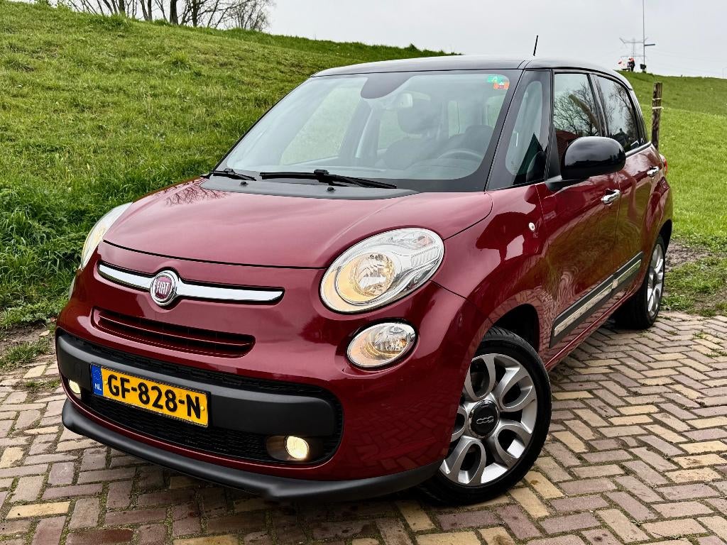 Fiat 500L Lounge 1.4 T-jet 120PK Weinig KM. NAP APK Koopje!!, Auto's, Voorwielaandrijving, 4 cilinders, 400 kg, Leder en Stof