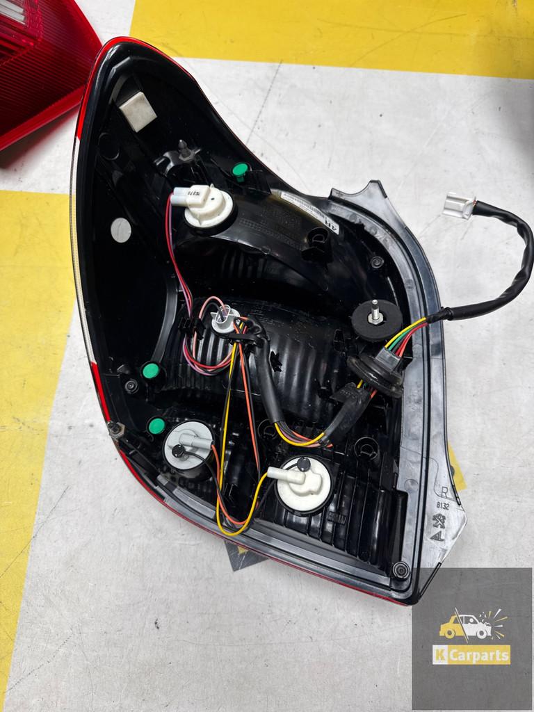 Peugeot 108 Rechts Achterlicht 81550-0h132 Achterlicht, Auto-onderdelen, Verlichting, Info@fabrikant.eu, Fabrikantstraat 1
1000 AA  Amsterdam, NL