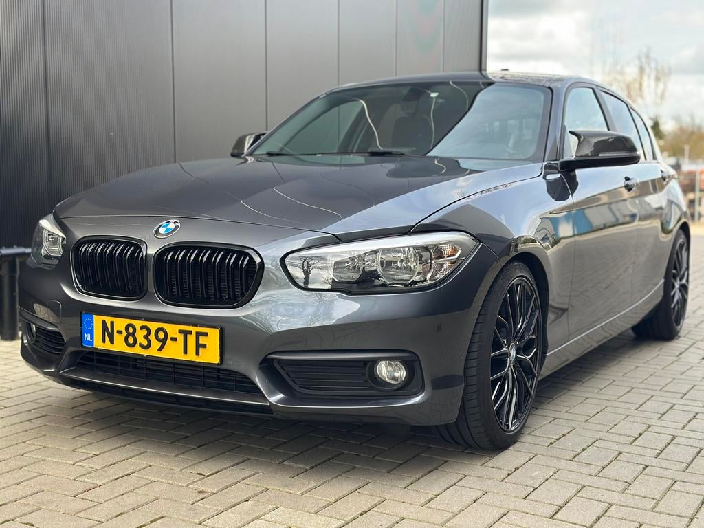 BMW 1-Serie 118i 2015 - automaat - Apple CarPlay -, 650 kg, 3 cilinders, 1300 kg, 1499 cc