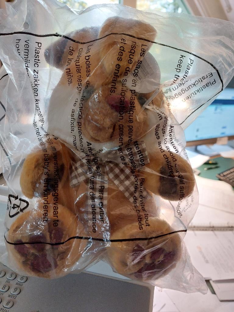 nieuw, knuffel Konijn Artland Toys, in plastic, 30 cm. hoog., Overige karakters, Ophalen of Verzenden, Middelgroot (20 tot 80 cm)