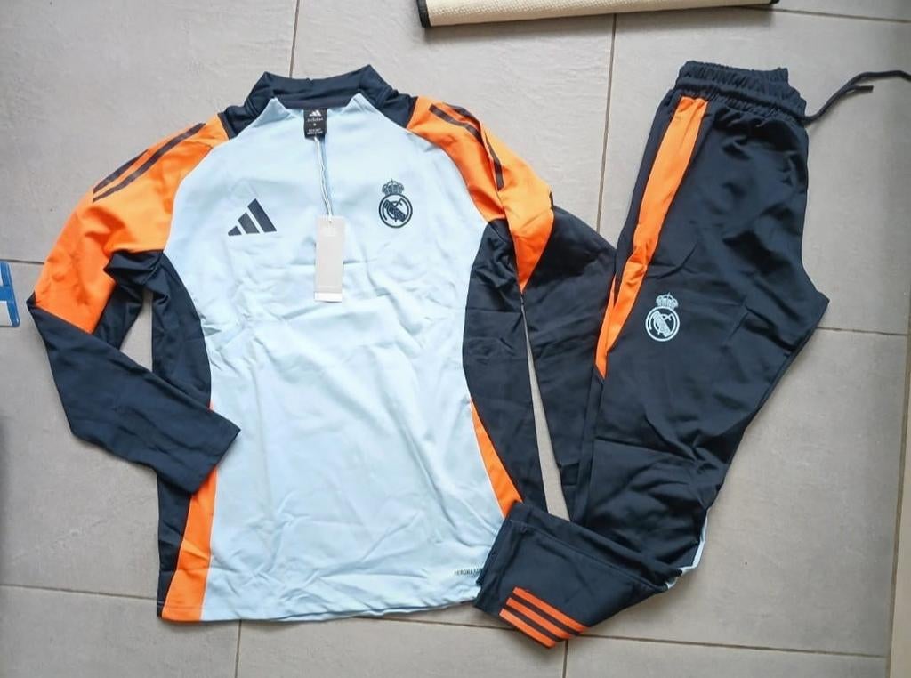 Real Madrid kids tracksuit 116, Kinderen en Baby's, Ophalen of Verzenden, Jongen of Meisje