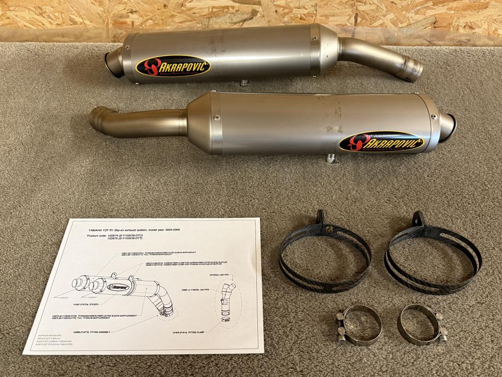 Akrapovic uitlaten dempers Yamaha YZF-R1 YZFR1 R1 04-06 RN12, Gebruikt, Verzenden, Media@akrapovic.com, Malo Hudo 8a, Ivančna Gorica, 1295, SI