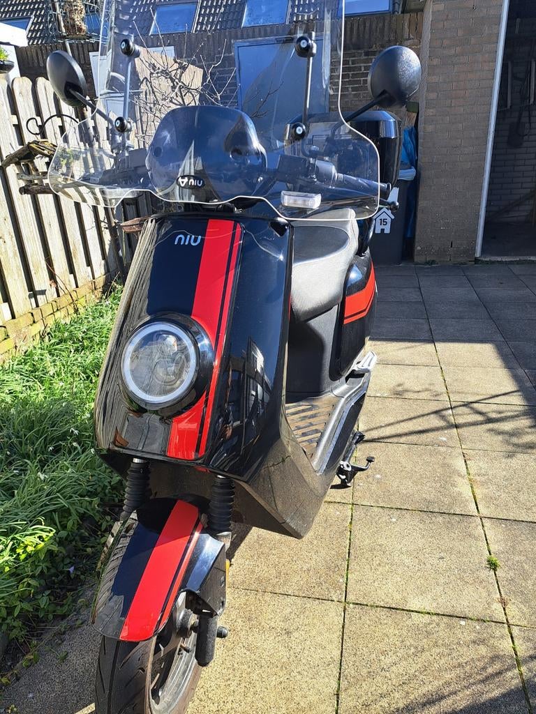 Niu N-Pro Elektrische Brommer - Zo goed als nieuw!, Ophalen of Verzenden