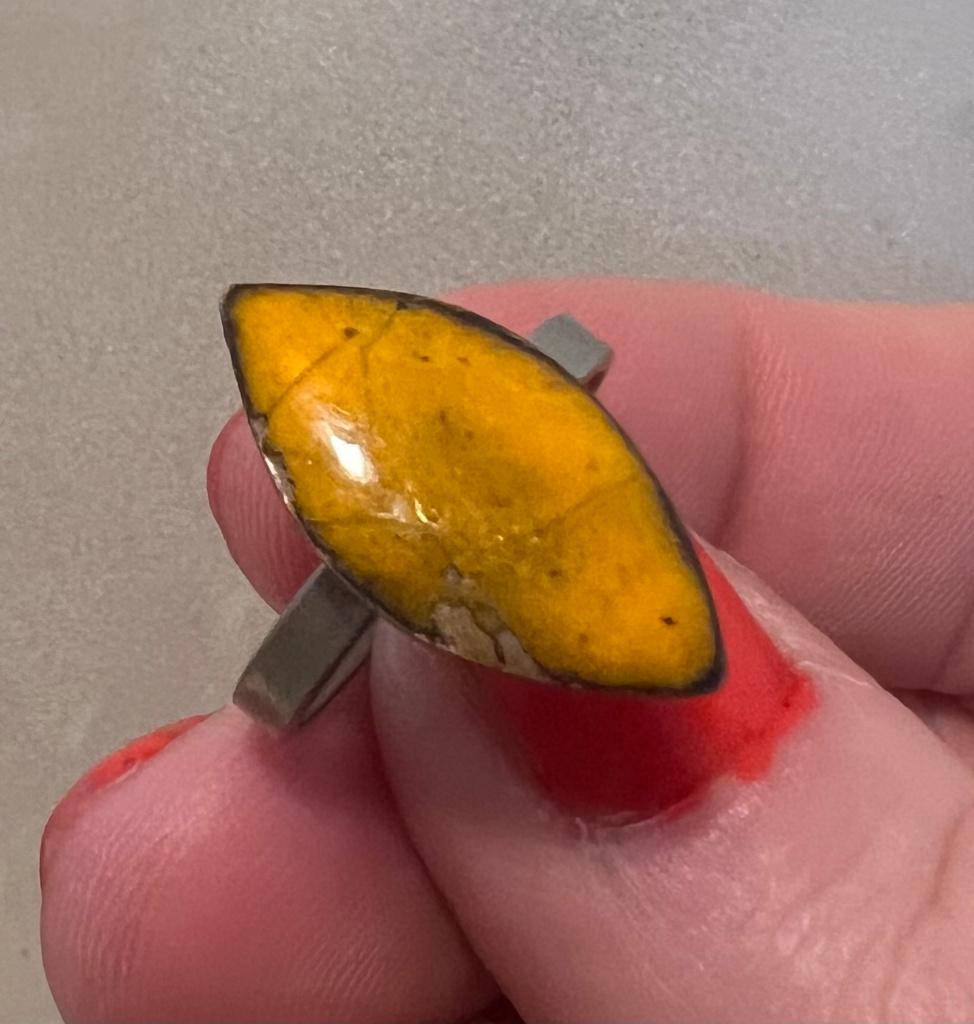 Vintage retro zilverkleurige emaille ring designers sieraad, Gebruikt, Geel, Ophalen of Verzenden, 17 tot 18