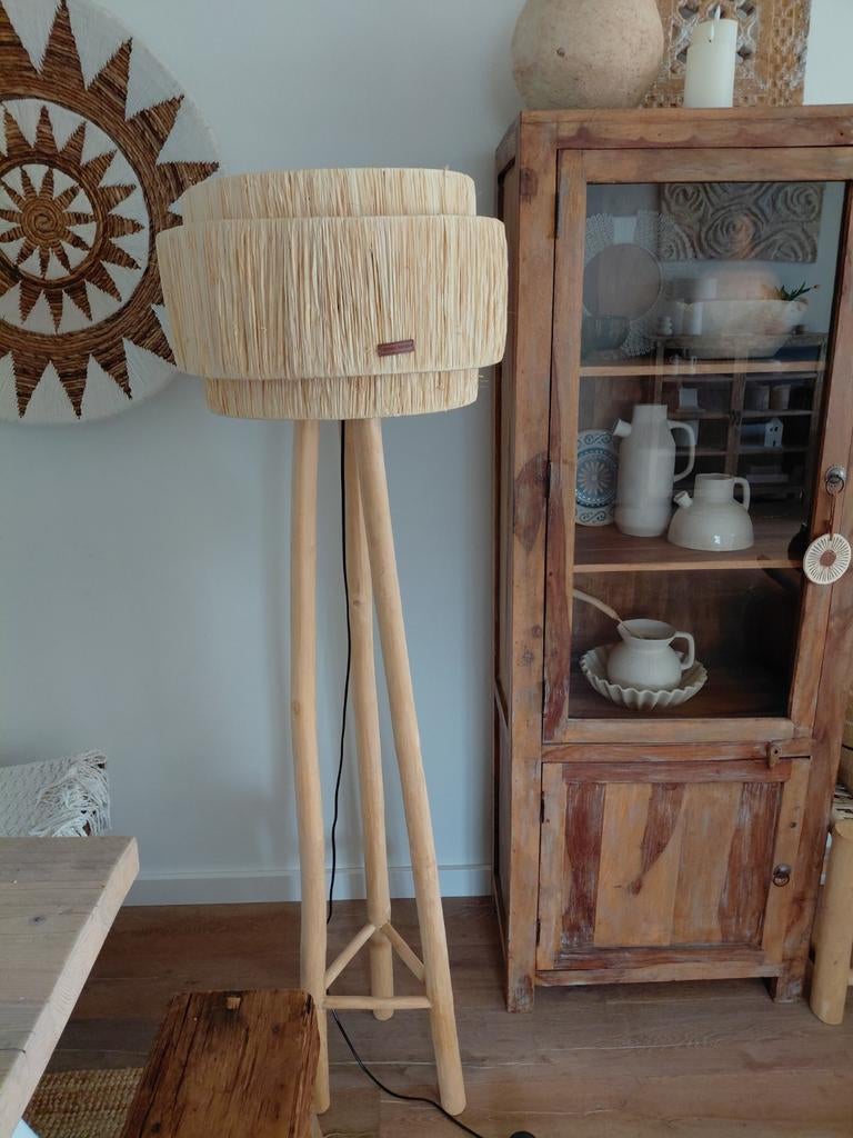 Rivera Maison staande lamp - houten 3-poot met rieten kap, Ophalen, Zo goed als nieuw, Overige materialen, 150 tot 200 cm