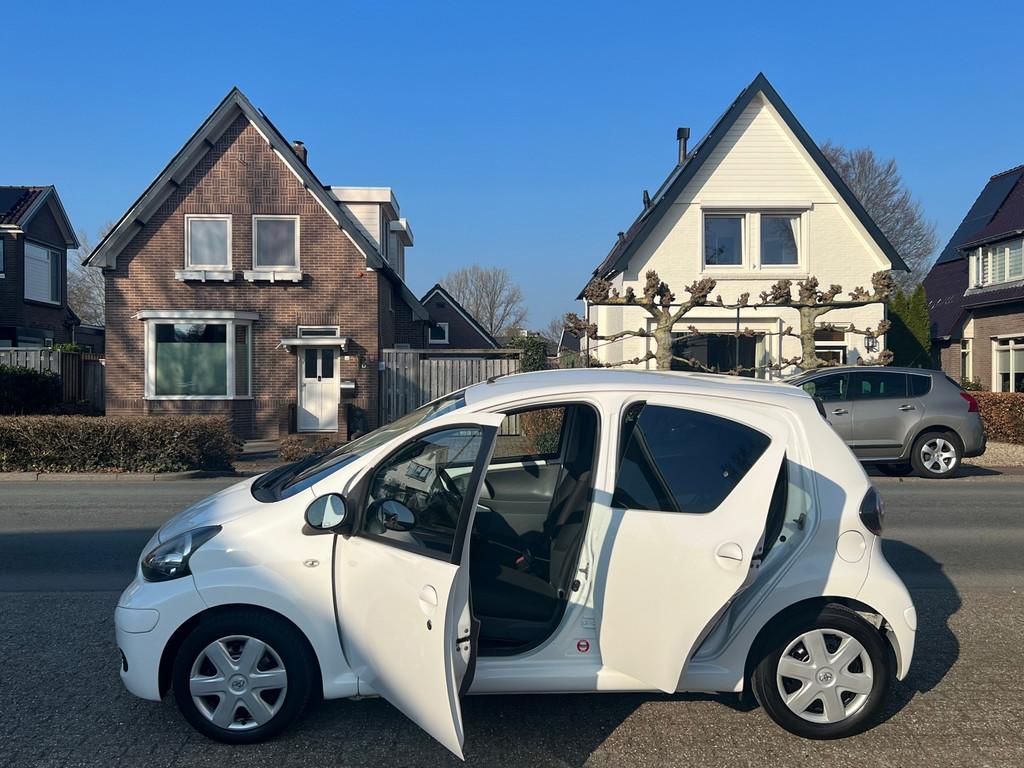 Toyota Aygo 1.0-12V Comfort NL-AUTO-NAP, Voorwielaandrijving, Euro 5, Stof, Gebruikt