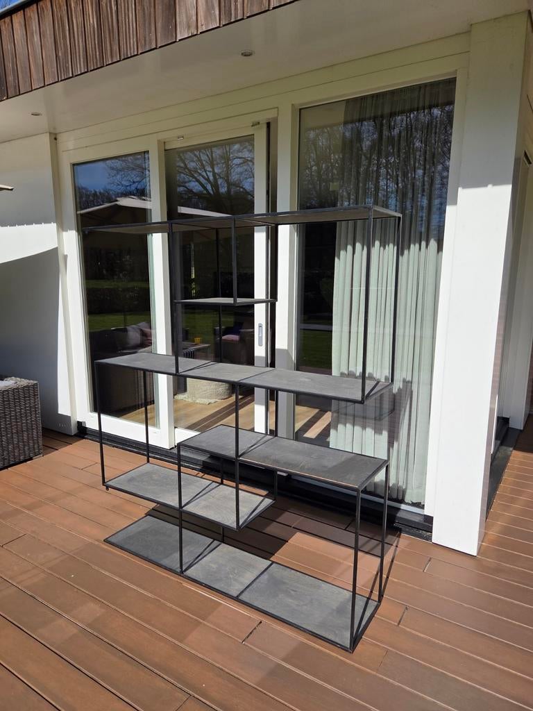 Vakkenkast zwart metaal met houten planken, Huis en Inrichting, Kasten | Boekenkasten, Ophalen, 100 tot 150 cm, Metaal, 150 tot 200 cm