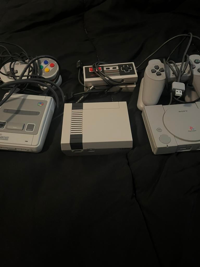 Mini ninetendo’s en ps mini, Spelcomputers en Games, Ophalen, Zo goed als nieuw, Met 2 controllers