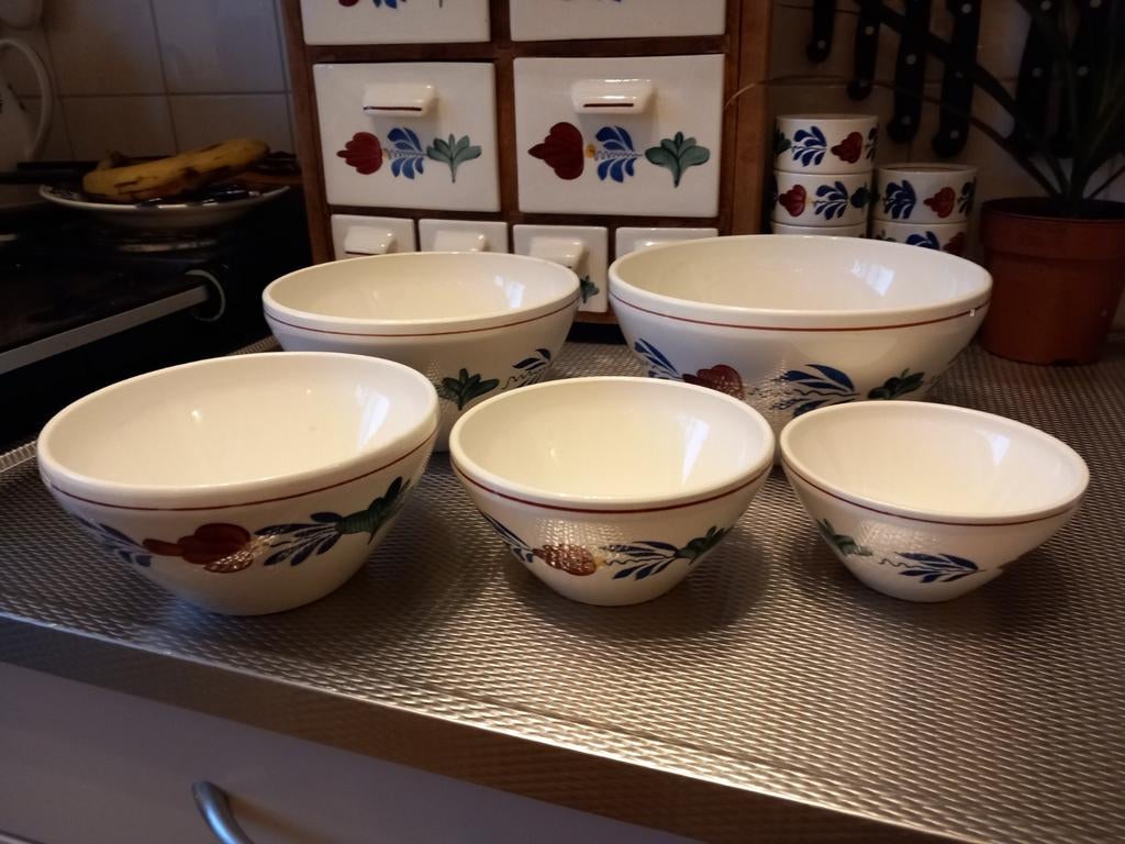 Boerenbond V schalenset, €35,-  vaste prijs., Ophalen of Verzenden, Overige stijlen, Porselein, Schaal of Schalen