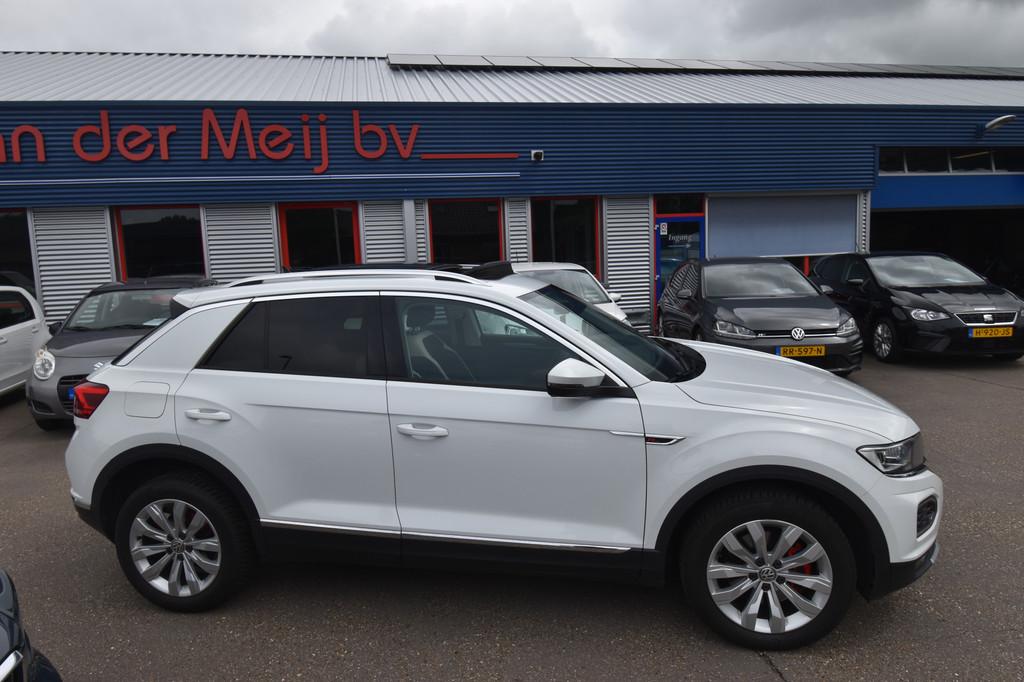 Volkswagen T-Roc 1.5 TSI Sport , PANORAMADAK , CLIMA , CR CO, 4 cilinders, 150 pk, Leder en Stof, Wit