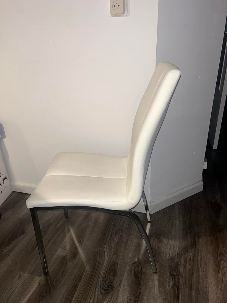 6x JYSK HAVNDAL eetkamerstoelen wit/chroom – setprijs, Ophalen, Overige materialen, Wit, Zo goed als nieuw