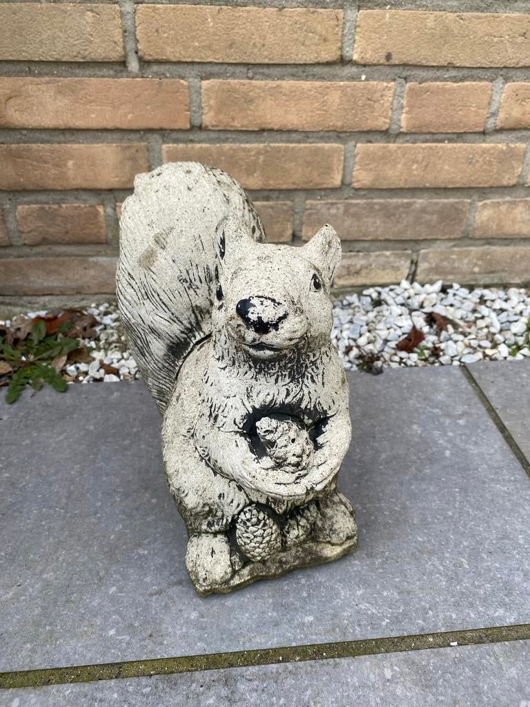 Betonnen eekhoorn beeld, Ophalen, Gebruikt, Beton, Dierenbeeld