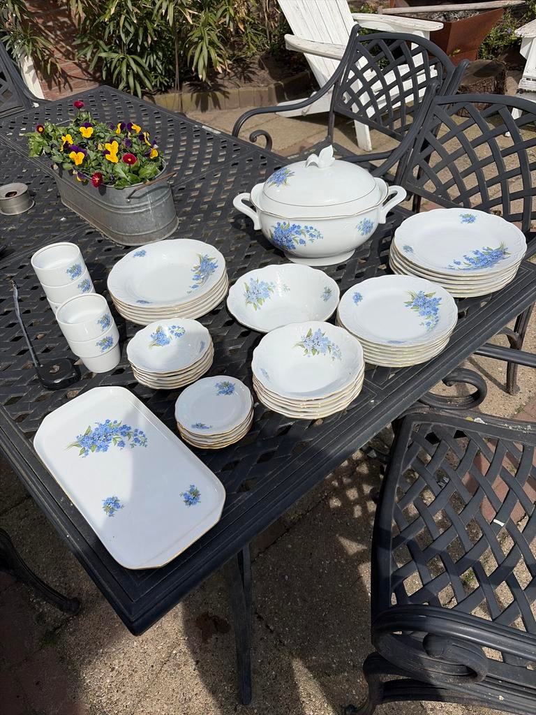 Kahla Duits servies met bloemetjes en gouden randje, Antiek en Kunst, Antiek | Servies compleet, Ophalen