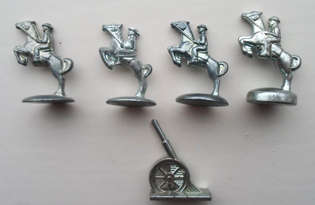 5 Oude metalen Monopoly stukjes/pionnen. Jaren '50., Hobby en Vrije tijd, Ophalen of Verzenden, Zo goed als nieuw
