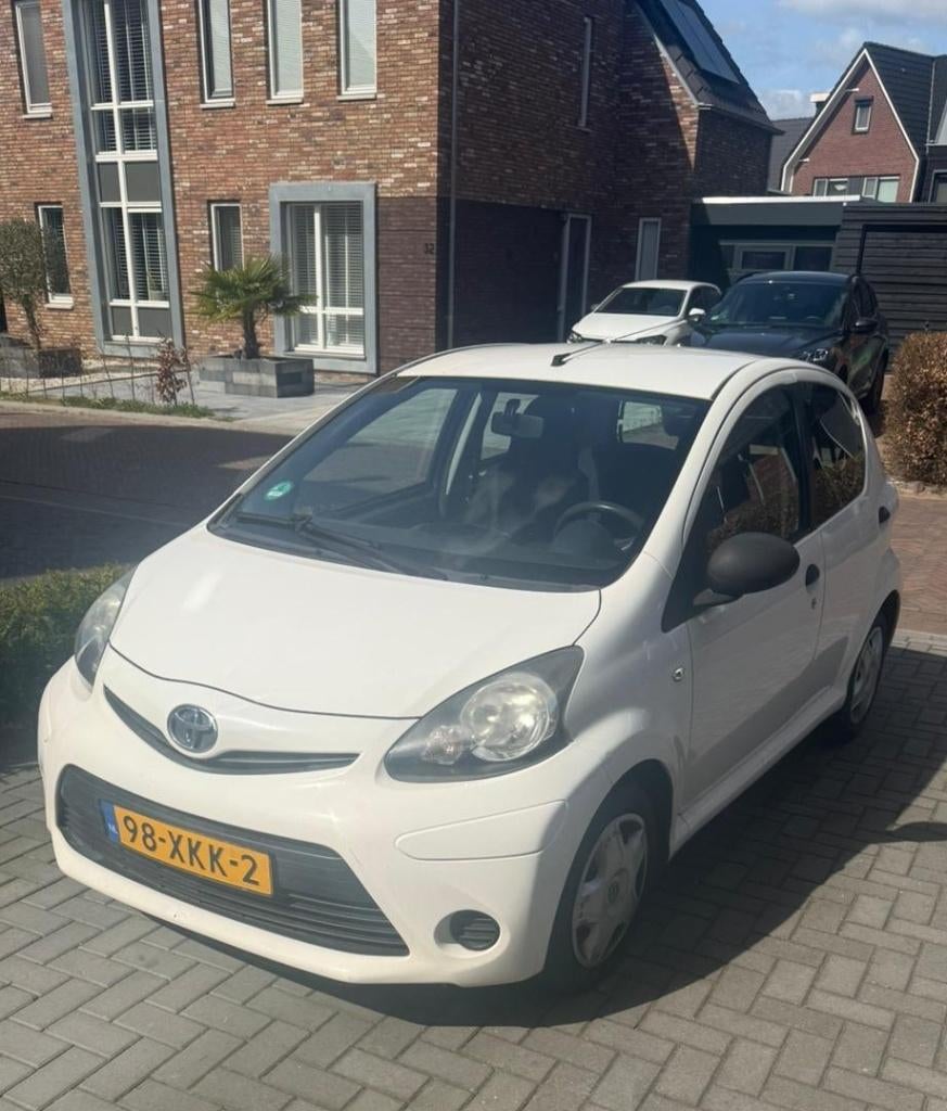 Toyota Aygo 1.0 12V Vvt-i 5DRS 2012 Wit, Auto's, Voorwielaandrijving, 4 stoelen, Origineel Nederlands, Handgeschakeld