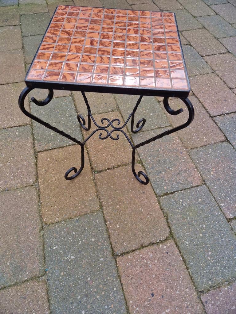 Bijzettafel / Plantentafel met tegeltjesblad, Minder dan 45 cm, Minder dan 55 cm, Gebruikt, Metaal of Aluminium