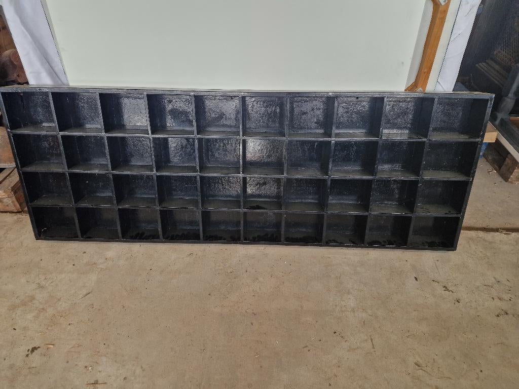 Mooie grote zwart houten vakkenkast 180x63, Ophalen, Zo goed als nieuw